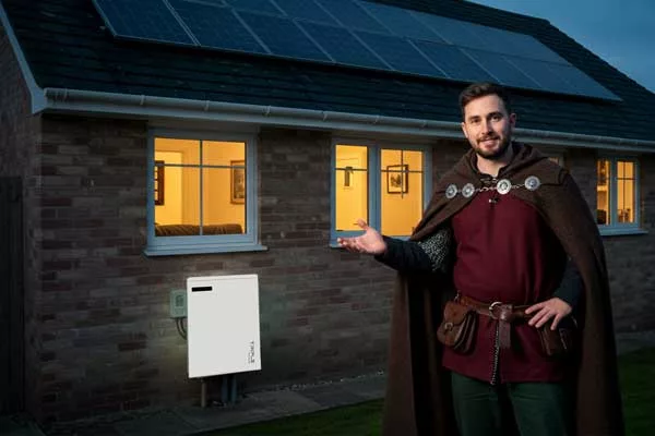 Solar panels work in the night combined with a solar battery.